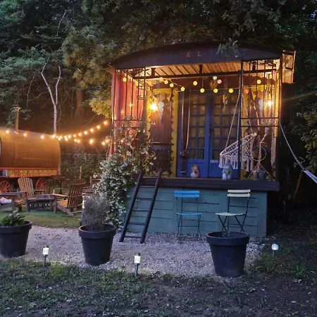 Rum i privatbostad Git'an Perigord Roulotte Bella Groléjac